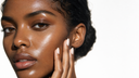 Primo piano beauty con finish glass skin riflettente, Chrissie Cosmetics