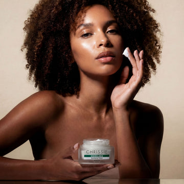 Mattifying Cream - crema viso Chrissie Cosmetics dettaglio ambientato